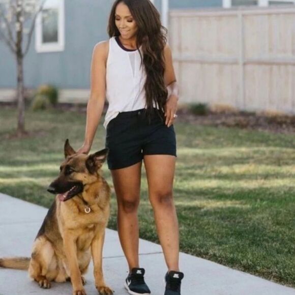 ZYIA Not just A Trail Activewear Black Cuffed Shorts Extra Media Pockets Sz XXXL - Picture 4 of 10